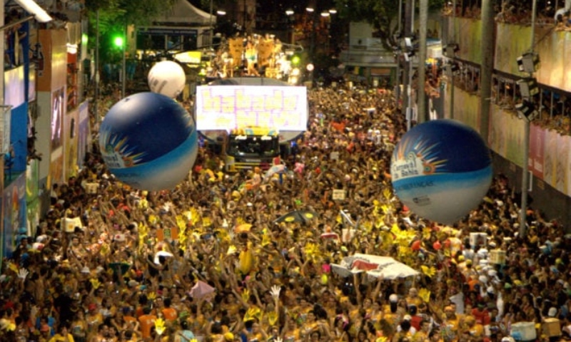 Embaixada dos EUA pede que cidadãos americanos evitem favelas no Carnaval do Brasil