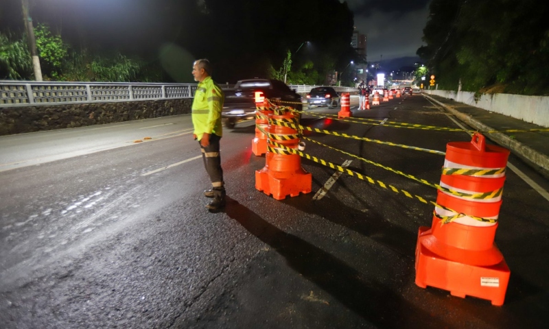 Com ação imediata, Prefeitura de Manaus libera avenida Mário Ypiranga Monteiro em apenas 3 horas de trabalho