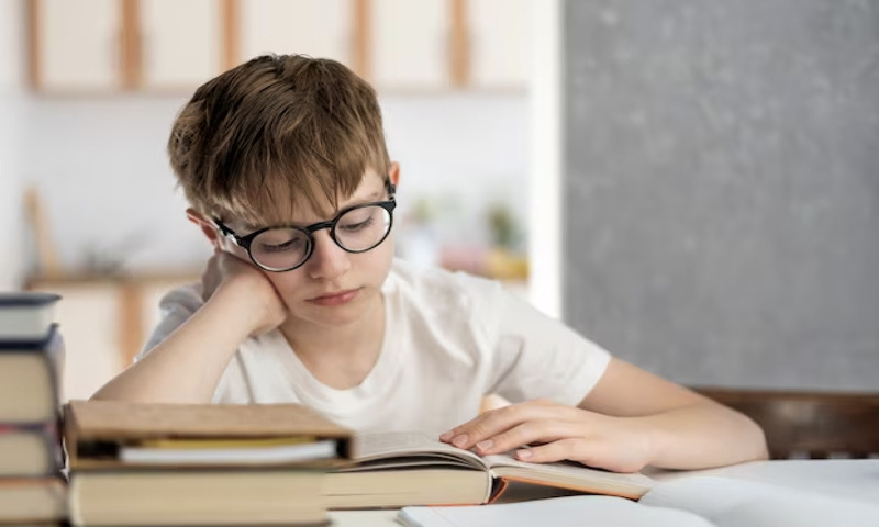 Saúde dos olhos de alunos pede atenção na volta às aulas