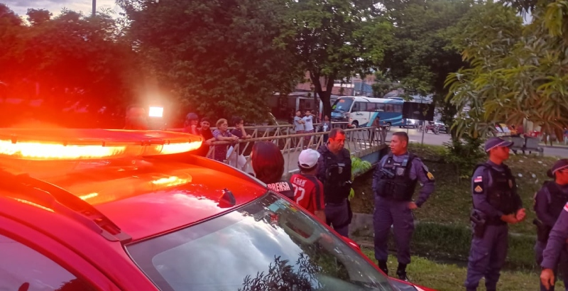 Urgente: corpo é encontrado boiando em igarapé da zona Sul de Manaus