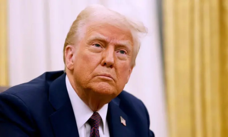 Trump assina decreto que taxa aço e alumínio em 25%; Brasil é atingido