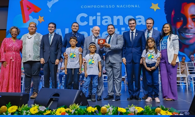 Educação de Tapauá recebe Selo de Ouro pelo compromisso com a Alfabetização