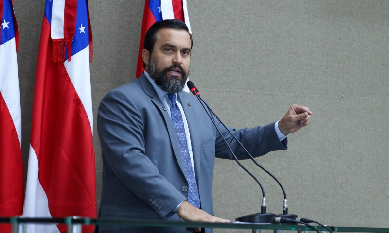 Dr. George Lins assegura transporte aéreo para trabalhadores de Carauari até 2026