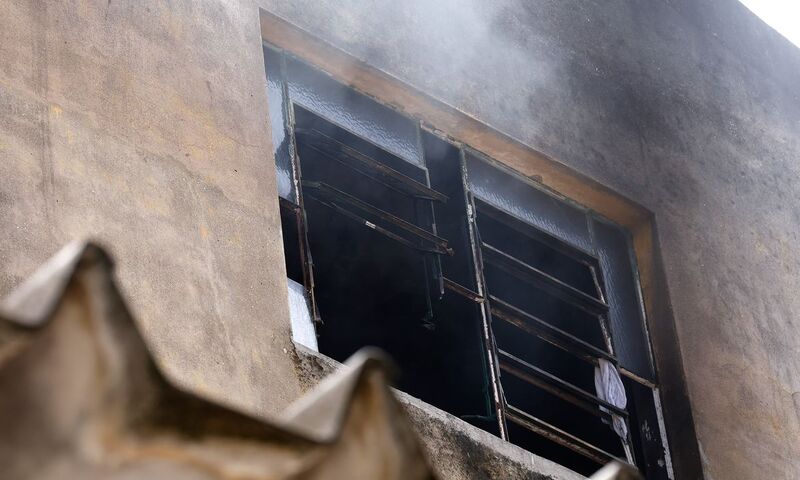 Fábrica de fantasias que pegou fogo passa por perícia no RJ