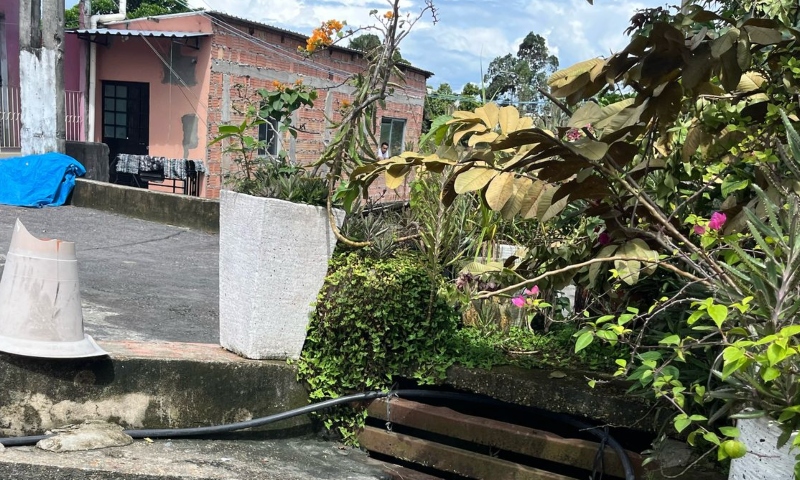 Casal é baleado na entrada de restaurante em Manaus; veja vídeo