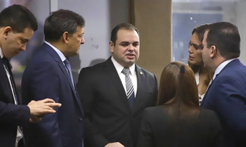 “Vagas para os Amigos”: deputados do Amazonas aprovam criação de três secretarias e 125 cargos