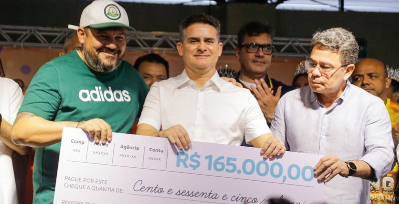 David Almeida entrega fomento às escolas de samba e amplia investimentos no Carnaval 2025