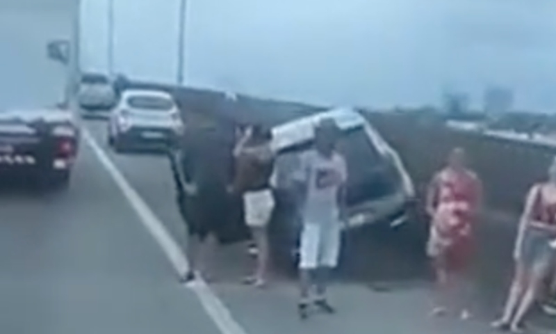 Policial militar toma decisão inacreditável na frente da esposa e da filha; veja vídeo