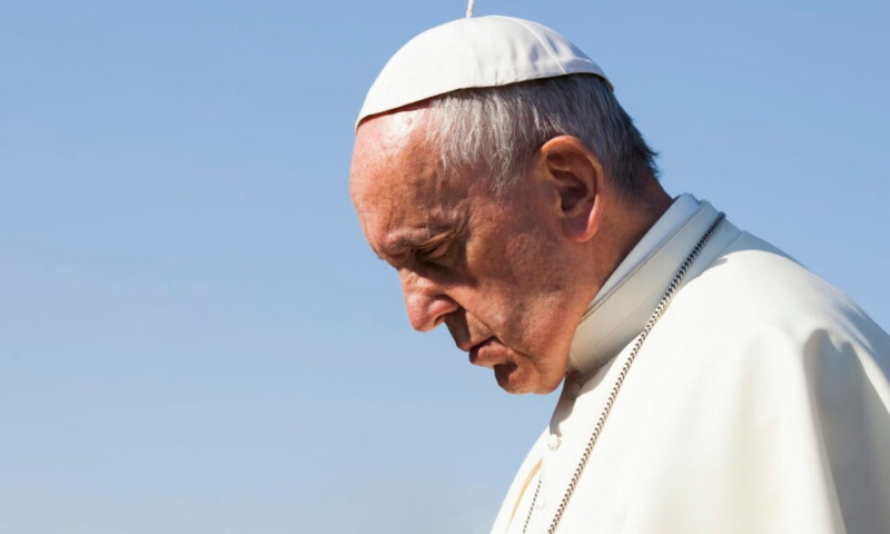 Papa Francisco segue internado e enfrenta “situação clínica complexa”, diz Vaticano