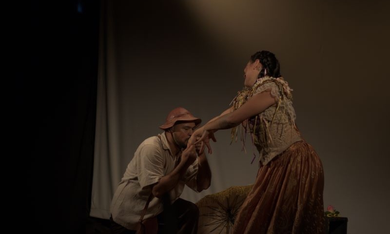 Projeto leva oficinas de teatro de rua para escolas de Manaus