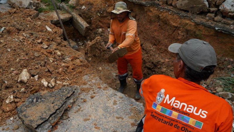 Prefeitura de Manaus recupera rede de drenagem profunda no bairro Parque 10