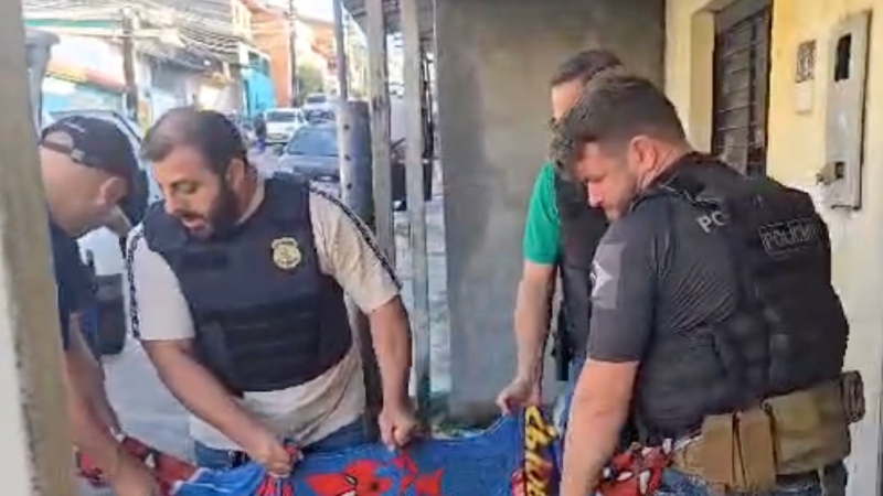 Vaza vídeo do vulgo ‘Piloto Alucinado’ delirando e dando os últimos suspiros de vida após tiroteio em Manaus; veja