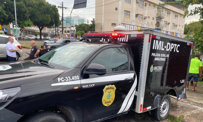 Bandido leva a pior ao invadir casa de família e fazer adolescente refém no Centro de Manaus; veja vídeo