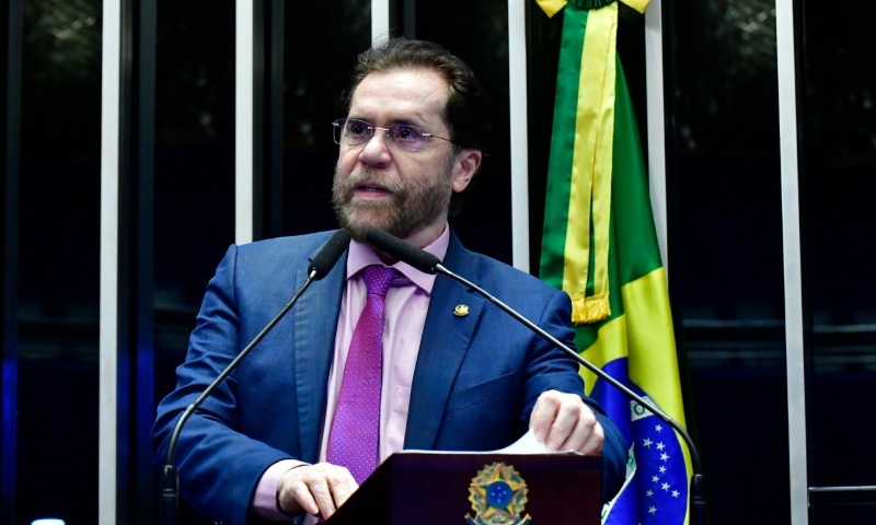 Senador Plínio Valério denuncia Agir, gestora do 28 de Agosto com contrato suspenso em Goiás por irregularidades