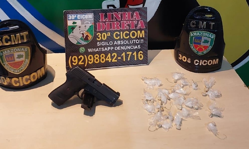 ‘Delivery cancelado’: mais de 30 trouxinhas de drogas e armas são apreendidas no Jorge Teixeira