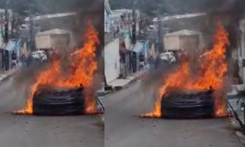 Carro pega fogo no meio da rua no bairro Lírio do Vale; veja vídeo