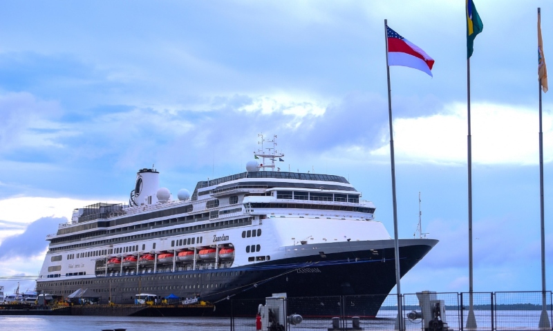 Mais de 2 mil estrangeiros desembarcam na capital a bordo do navio Zaandam