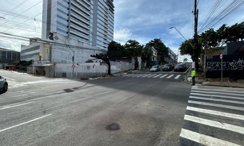 Novo semáforo começa a operar na Avenida Umberto Calderaro a partir deste domingo (23)