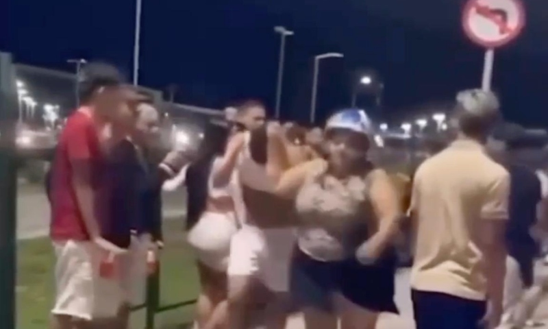 Mãe tira filho da bebedeira na ZL: Eu te disse pra não vir aqui; veja vídeo