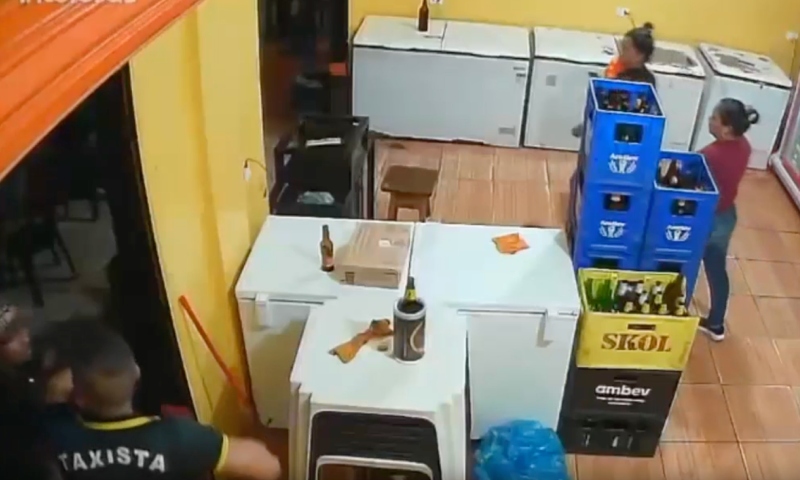 Veja momento que homem é assassinado a tiros no durante briga de bar, em Juruti; veja vídeo