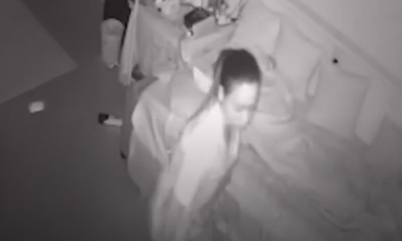 Revoltante: cuidadora é flagrada maltratando e quebrando o braço de criança com síndrome rara; veja vídeo