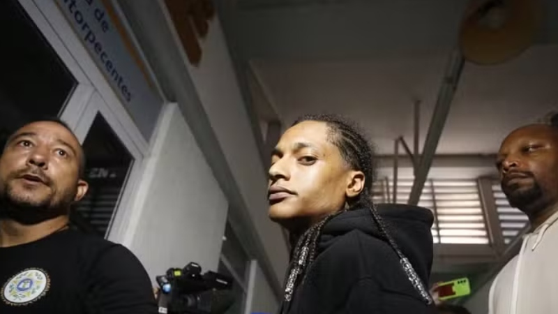 Oruam é preso em flagrante após abrigar foragido em sua casa; veja vídeo