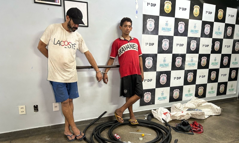 Amigos do crime são presos após furtarem fios de cobre, no Centro de Manaus; veja vídeo
