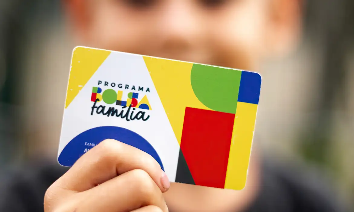 Beneficiários do Bolsa Família com NIS final 9 recebem pagamento nesta quinta-feira (27)