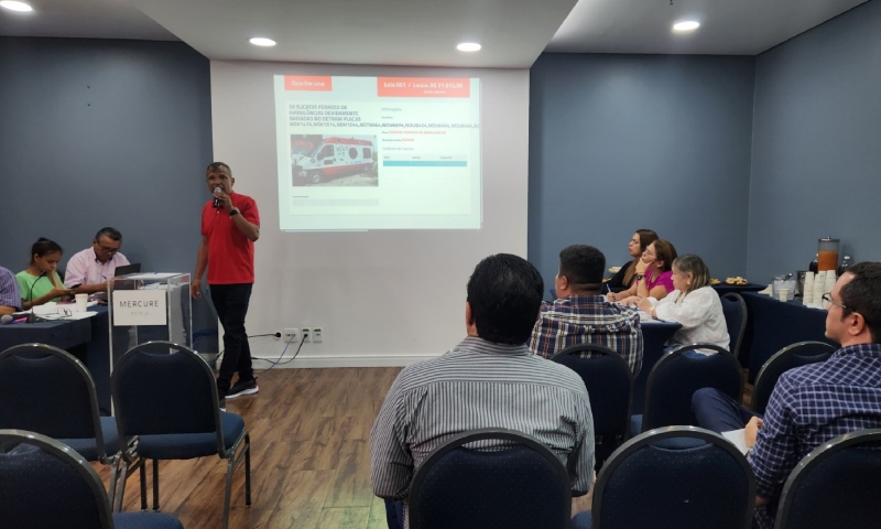 Prefeitura de Manaus arrecada quase meio milhão de reais com leilão de sucatas de ambulâncias e de veículos recuperáveis