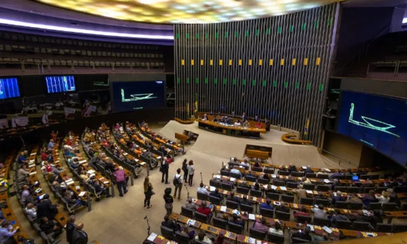 Câmara dos Deputados proíbe cartazes, banners e panfletos nos plenários