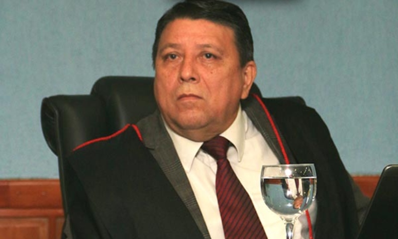 Procurador Carlos Souza Almeida terá que devolver R$ 7 milhões, determina Juíza do TJAM