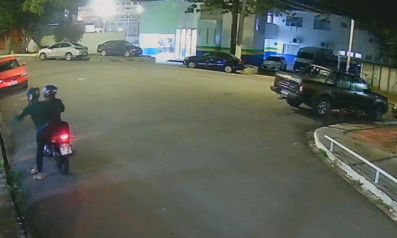 Bandidos ousados fazem assalto em frente ao 22° DIP em Manaus; veja vídeo