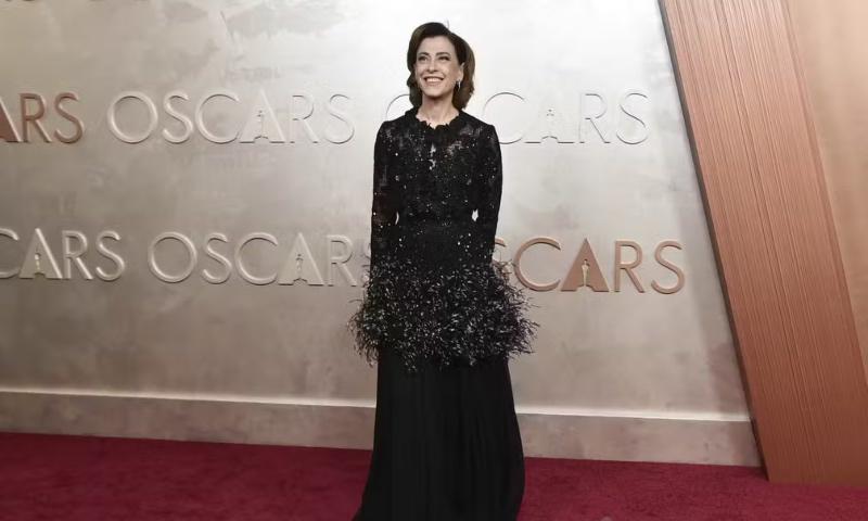 Fernanda Torres chega deslumbrante à cerimônia do Oscar: “Sem discurso pronto, hoje é só emoção!”