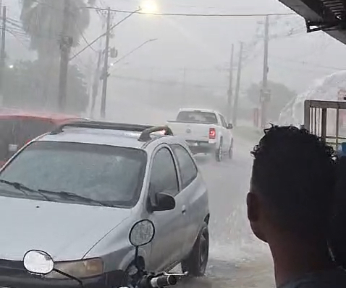 Manaus debaixo d’água: caos, alagações e desabamento