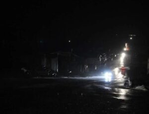 Sem luz e debaixo d'água: moradores de Manaus sofrem com faltar de energia após forte temporal