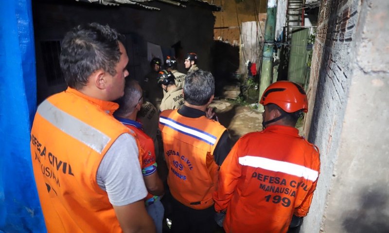 Urgente: Defesa Civil emite alerta de risco de novos deslizamentos após temporal em Manaus