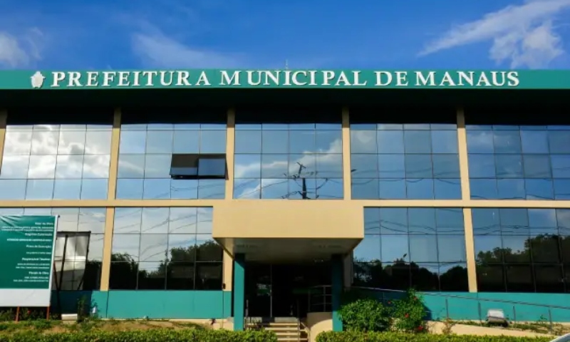 Prefeitura emite nota sobre a viagem do prefeito David Almeida e esposa
