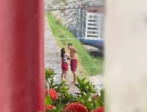 Casal apaixonado de Parintins cai de barranco e some no rio; veja vídeo
