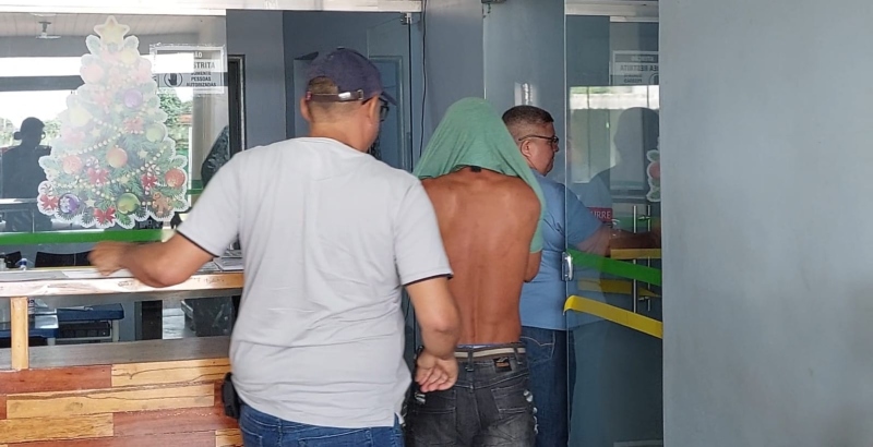 Pai é preso suspeito de abusar das próprias filhas em Itacoatiara; veja vídeo