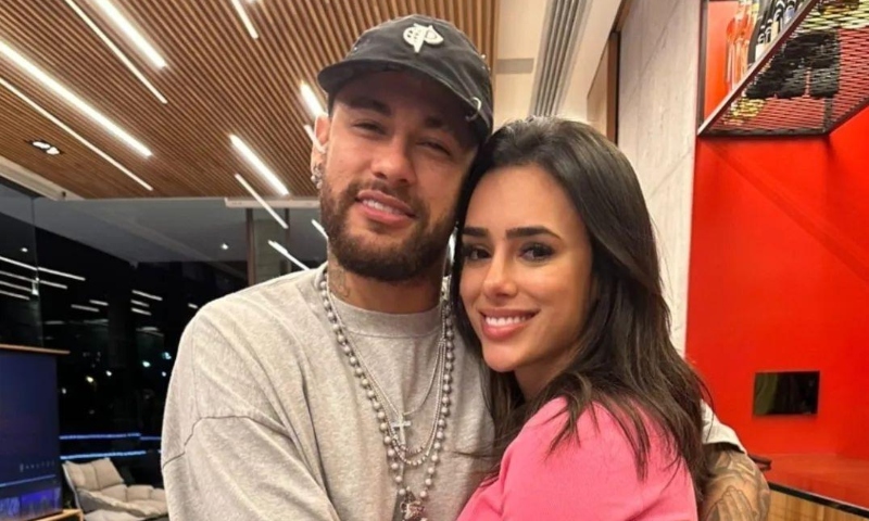 Biancardi exibe presente carinhoso que ganhou de Neymar no Dia Internacional da Mulher