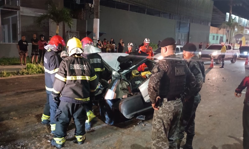 Capotamento deixa um morto e dois feridos na Av. Nathan Xavier; veja vídeo