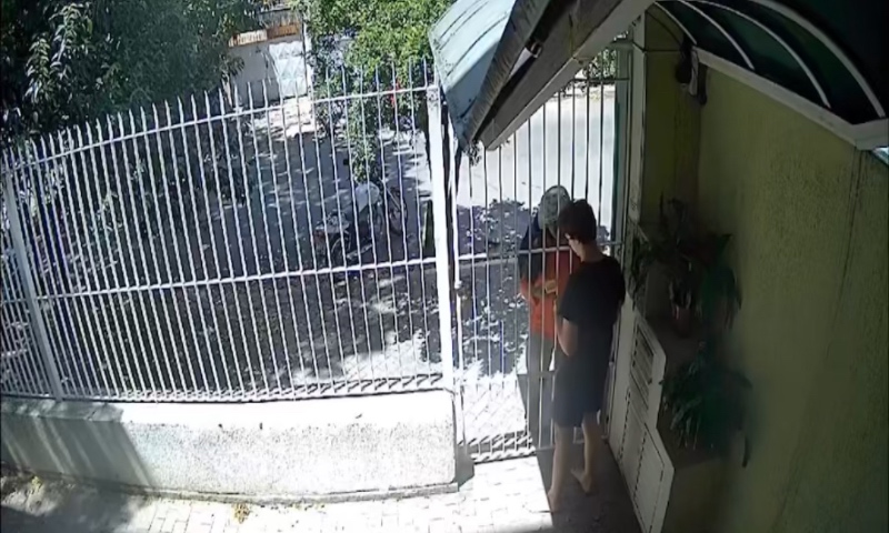 Vítima reage a golpe, toma máquina de cartão e recupera R$ 2 mil; veja vídeo