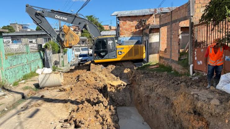 Prefeitura de Manaus avança com serviços em rede de drenagem no bairro Coroado 2