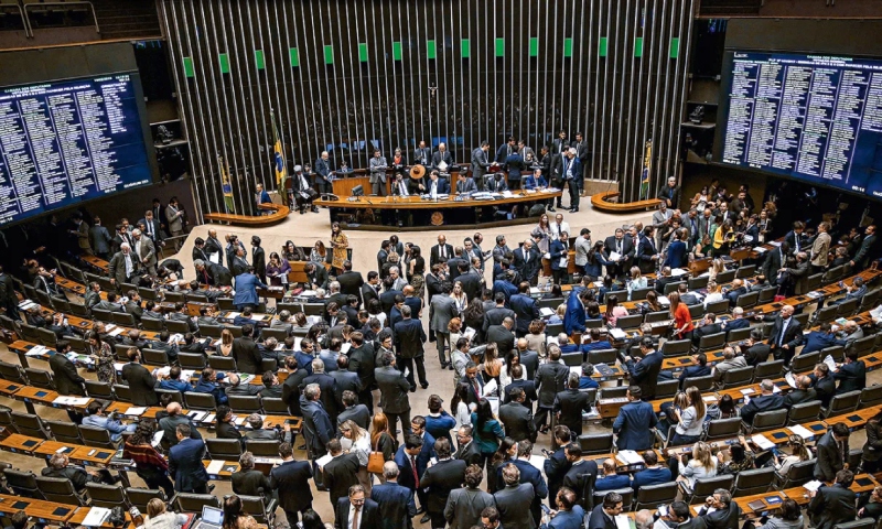 Câmara retoma votações nesta terça-feira com 11 projetos em pauta