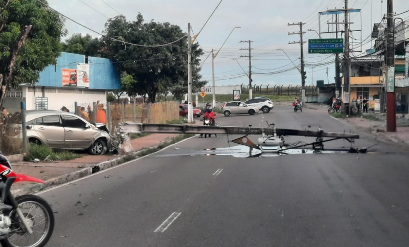 Acidente na Avenida Djalma Batista causa grande congestionamento em Manaus; veja vídeo