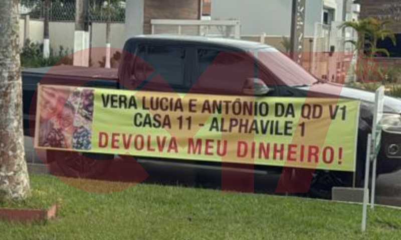 “Devolva meu dinheiro!”: acusada de calotes e golpes no Alphaville 1 é acordada com placa gigante de cobrança em Manaus