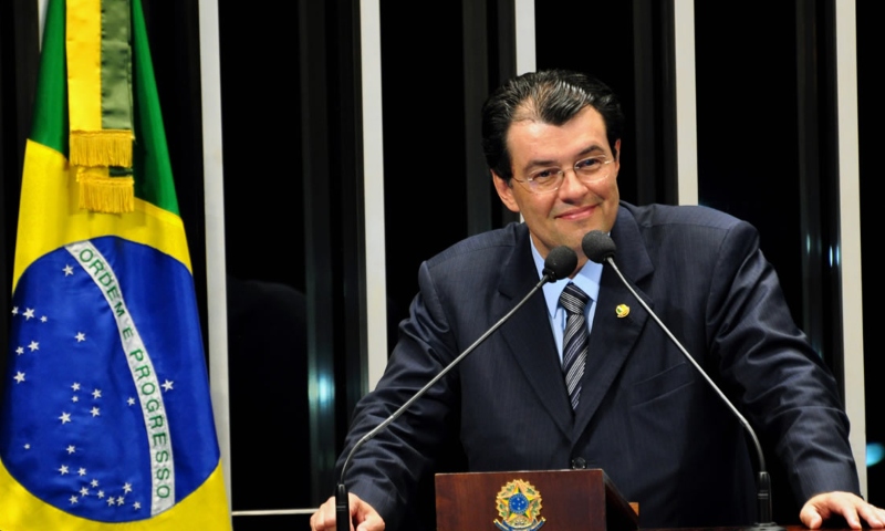 Senador Eduardo Braga é homenageado e recebe medalha do Mérito Comercial do Amazonas nesta sexta-feira (14)