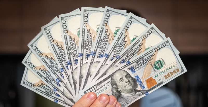 Mercado “sextou”: dólar cai e Bolsa se recupera pela segunda vez