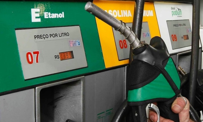 Governo Federal planeja aumentar mistura de etanol na gasolina para reduzir preços ao consumidor