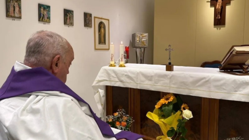 Urgente: Vaticano divulga primeira foto do papa Francisco desde início da internação